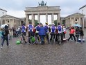 04 Joinging a bike team at the Brandenburg Gate